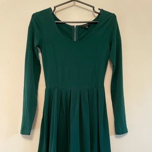 Aritzia Talula green long sleeve dress size XS